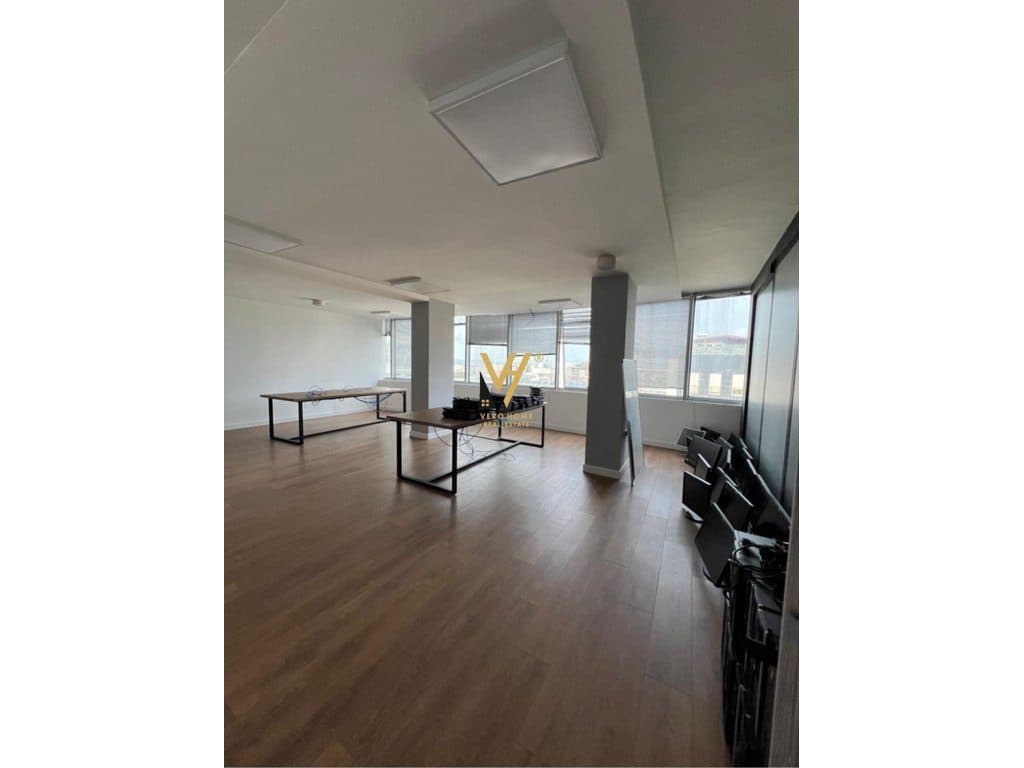 JEPET AMBIENT BIZNESI 371 M2 ME QERA TE USLUGA 3.000 EURO 4