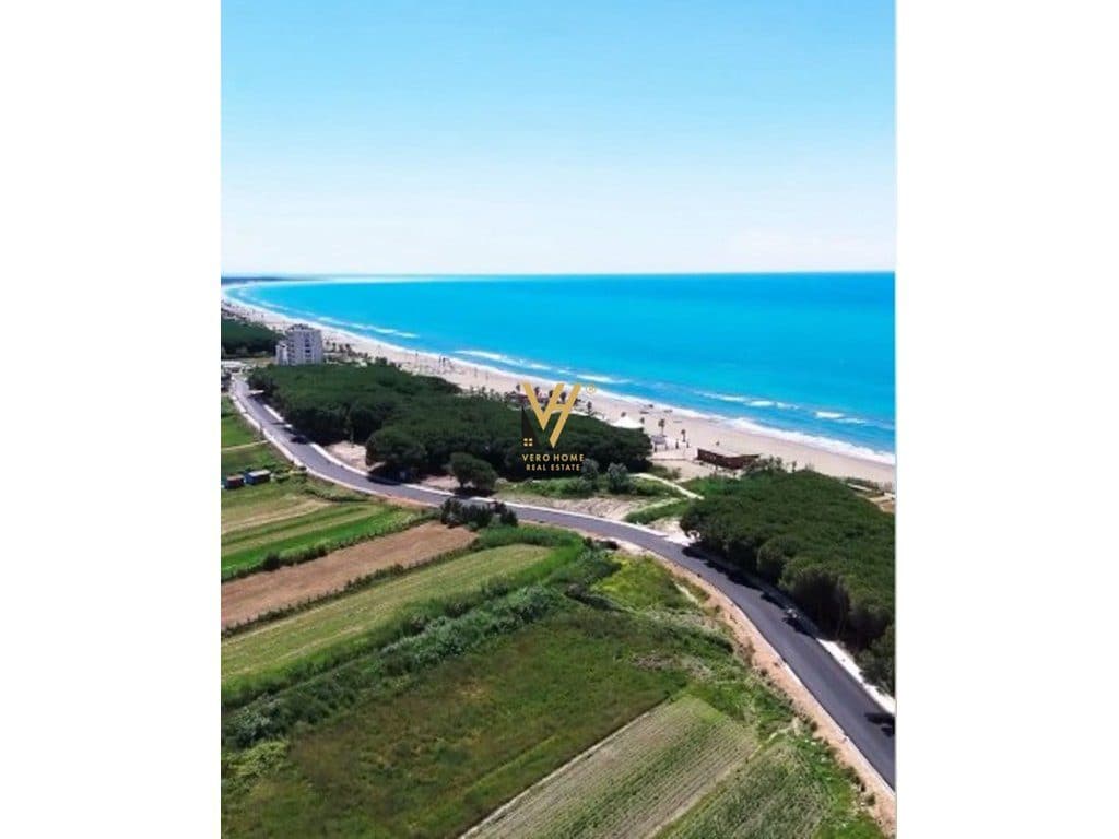 SHITET TOKË 4.000 M2 PRANË DETIT NË VILË BASHTOVË 280.000 EURO