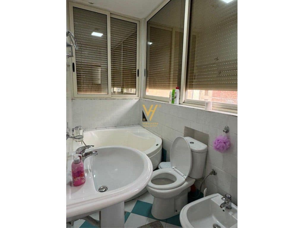 JEPET APARTAMENT 1+1 ME QERA TE RRUGA E DURRESIT 54.000 LEKE 4