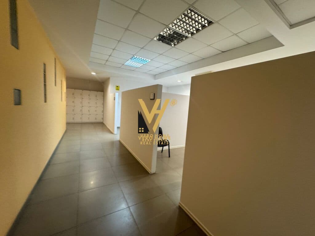 JEPET ZYRE 1.000 M2 ME QERA PRAN HOTEL HILTON , KOMPLEKSI DELIJORGJI 6.000 EURO 4