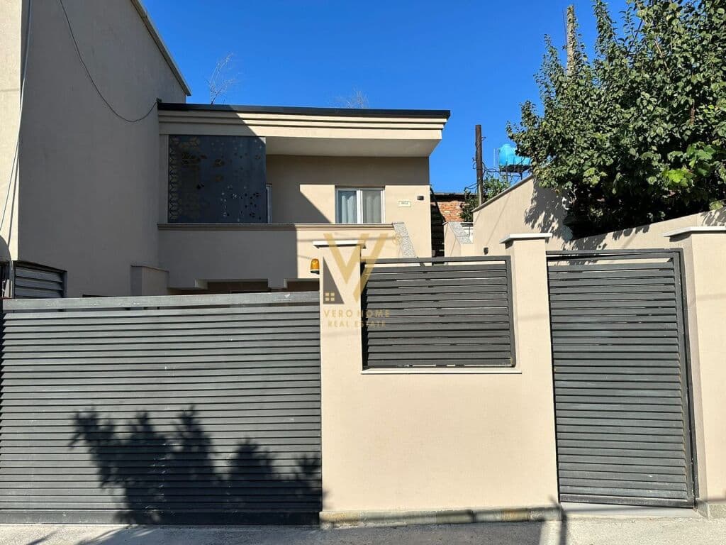 Shitet vile 2 kateshe ne Selite 225 m2 4