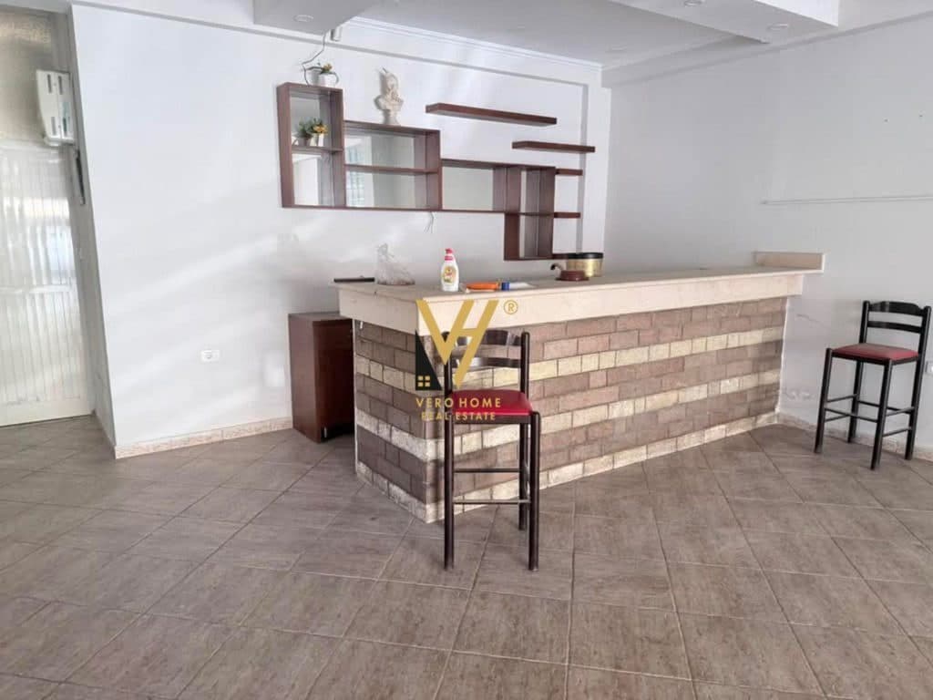 JEPET DYQAN 185 M2 ME QERA TE RRUGA E BURGUT 1.500 EURO 3