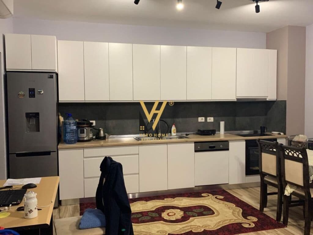 Jepet Apartament 2+1 me qera te American 3 , 90 m2 2