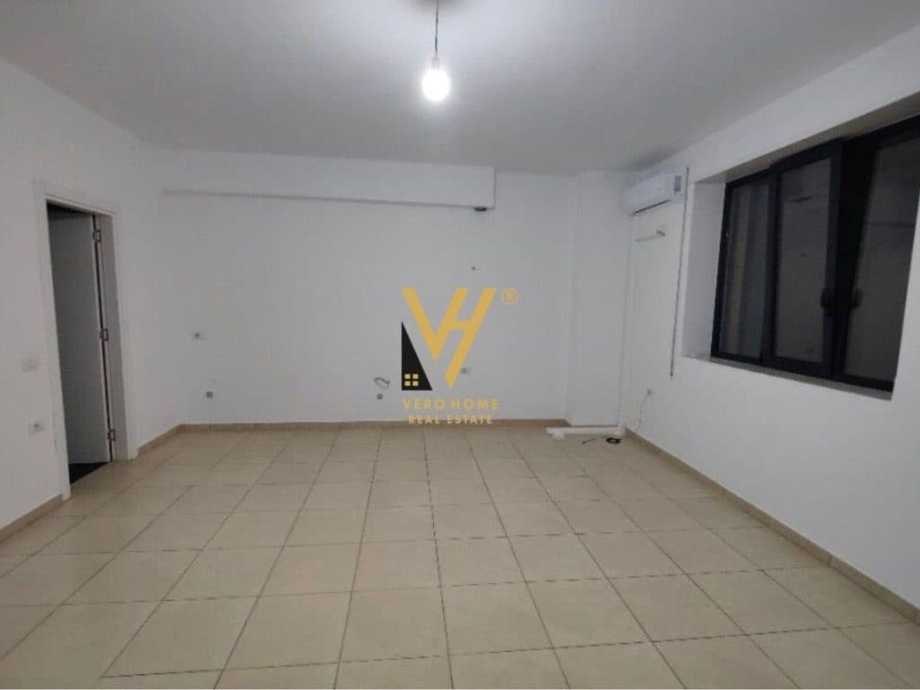 JEPET ZYRE 38 M2 ME QIRA TE SIRI KODRA 35.000 LEKE