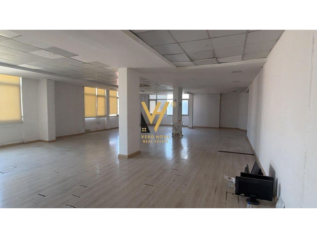 JEPET AMBIENT BIZNESI 330 M2 ME QIRA NE BLLOK 4.500 EURO
