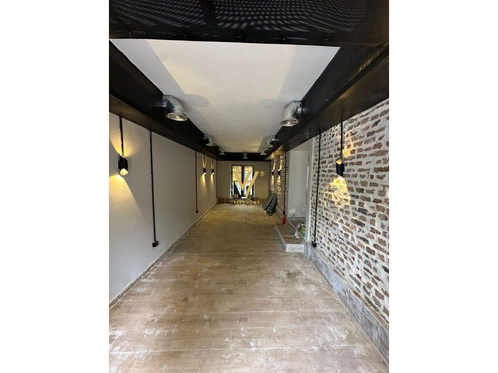 JEPET AMBIENT BIZNESI 86 M2 ME QERA NE VASIL SHANTO 100.000 LEKE
