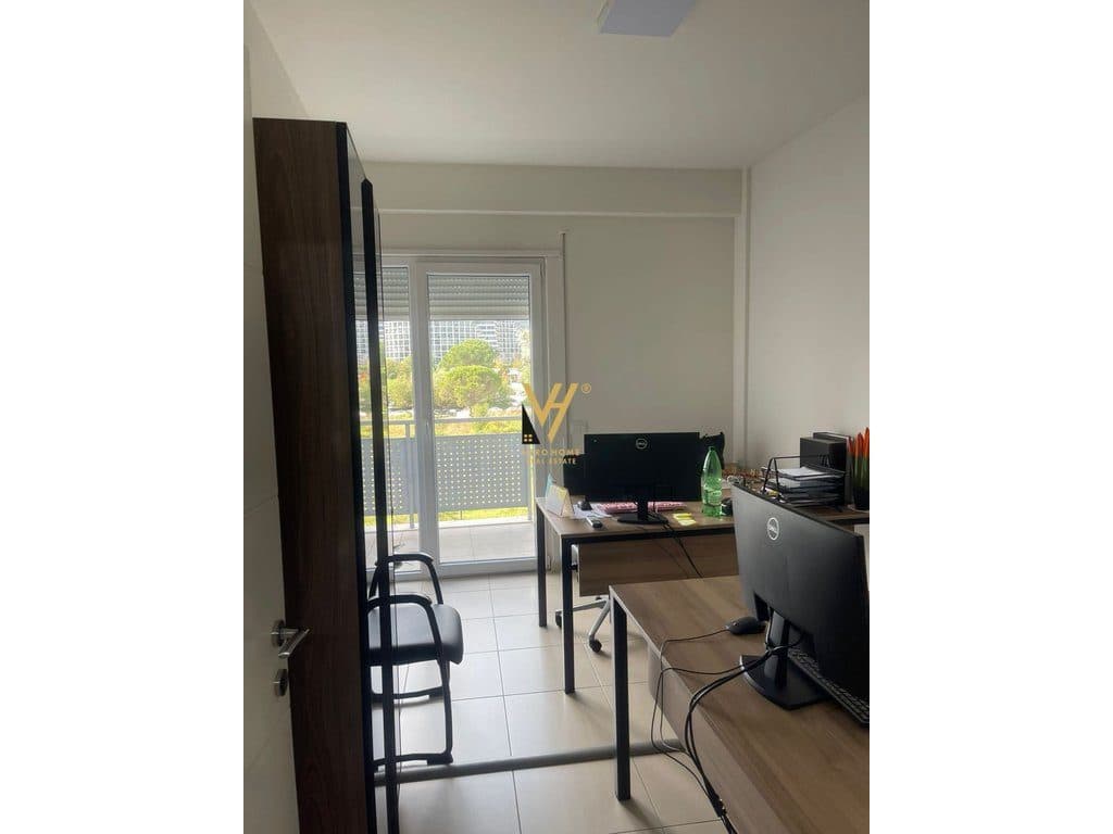 JEPET ZYRE 100 M2 BUZE RRUGES SE KOSOVAREVE 950 EURO 4