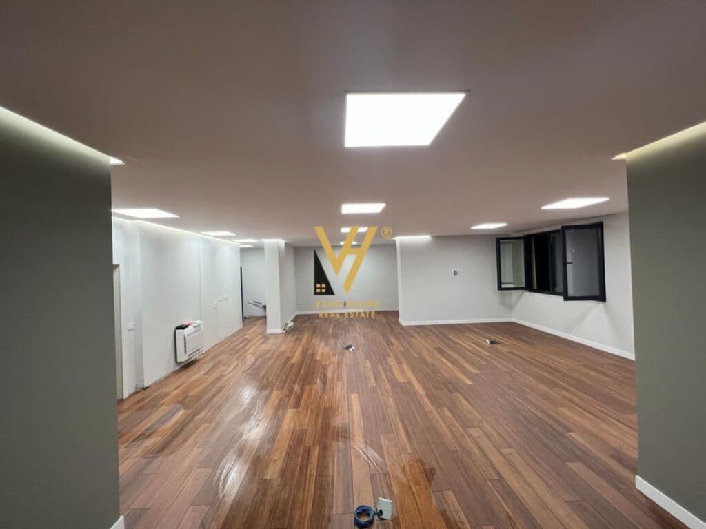 Jepet Ambient Biznesi me qera te Shallvaret 150 m2 2