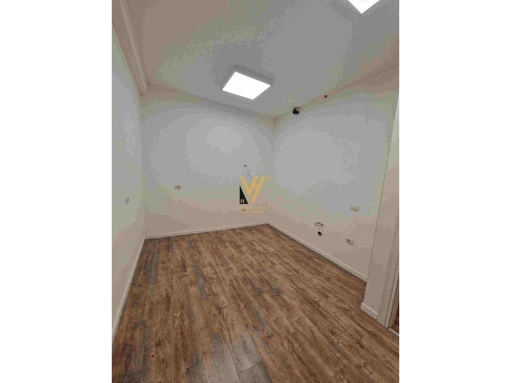 JEPET ZYRE 75 M2 ME QERA TEK E88, RR.DRITAN HOXHA 65.000 LEKE 3