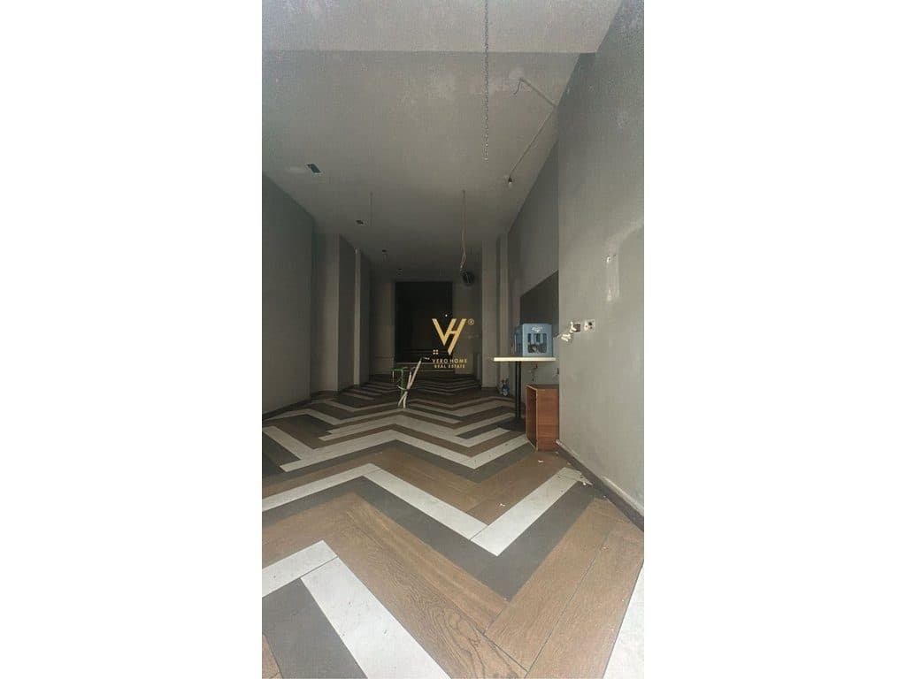 JEPET DYQAN 105 M2 ME QERA TE MYSLYM SHYRI 1.500 EURO