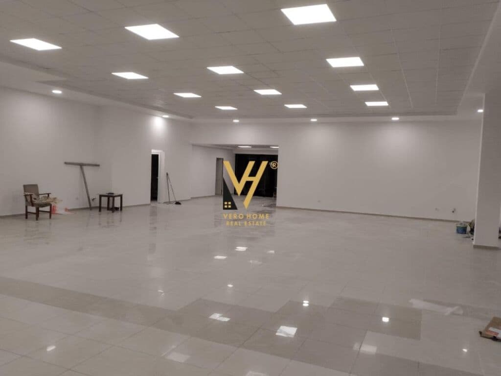 Jepet ambjent biznesi me qera te Qyteti i Studentit 260 m2