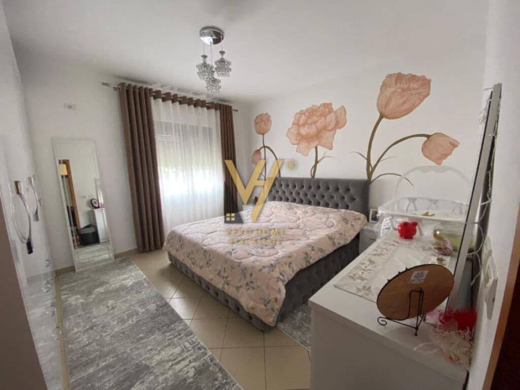 Jepet apartament 3+1+2 me qera te Rruga Stavri Themeli 130 m2 4