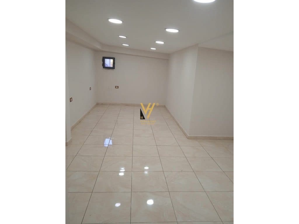 JEPET DYQAN 30 M2 ME QIRA TE RRUGA E DURRESIT 65.000 LEKE