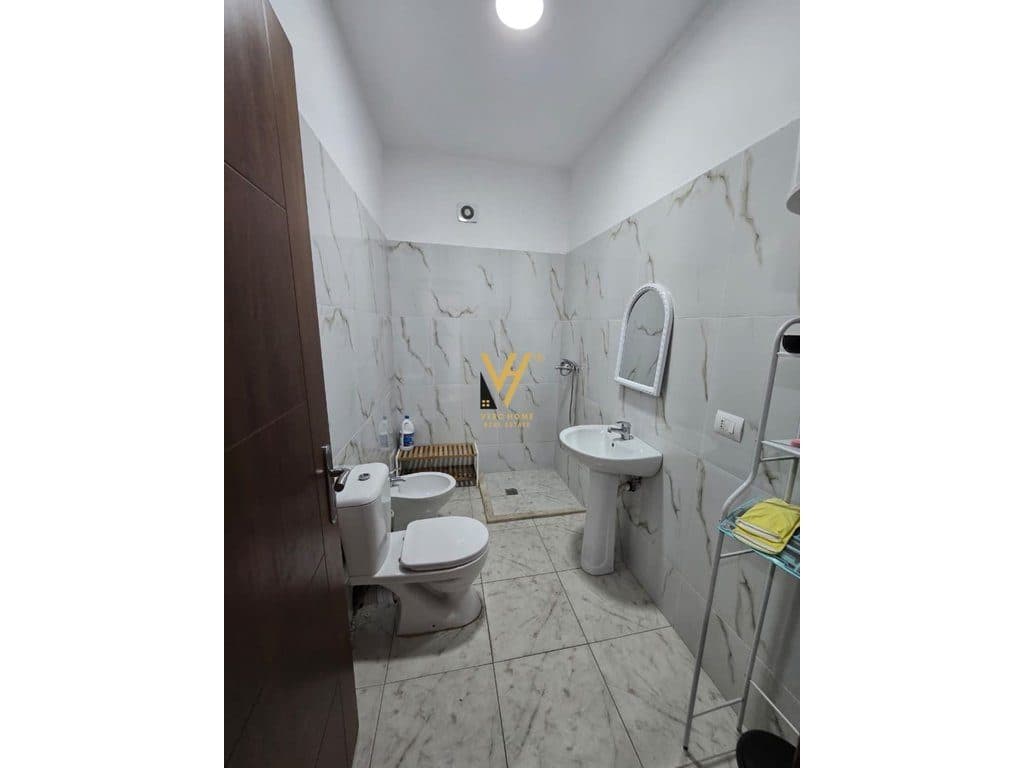 JEPET ZYRE 145 M2 ME QERA TE RR.FROSINA PLAKU 170.000 LEKE 4