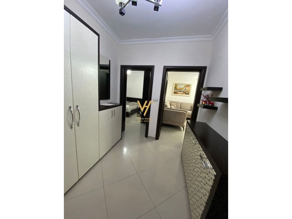 Jepet Apartament 3+1 me qera te Pazari i Ri 90 m2