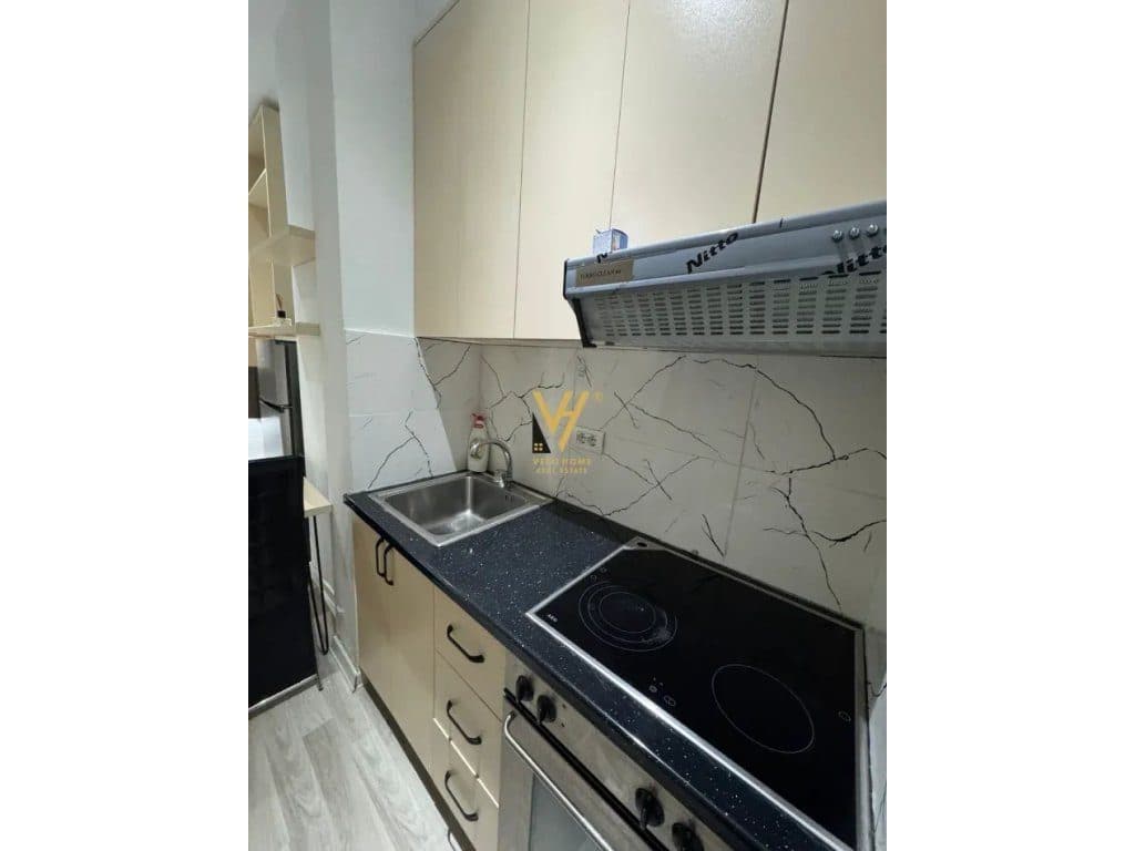 JEPET GARSONIERE 44 M2 ME QERA TE RR.BARRIKADAVE 45.000 LEKE 3