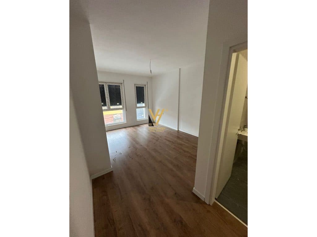 JEPET ZYRE 110 M2 ME QIRA TE 5 MAJI 85.000 LEKE 2