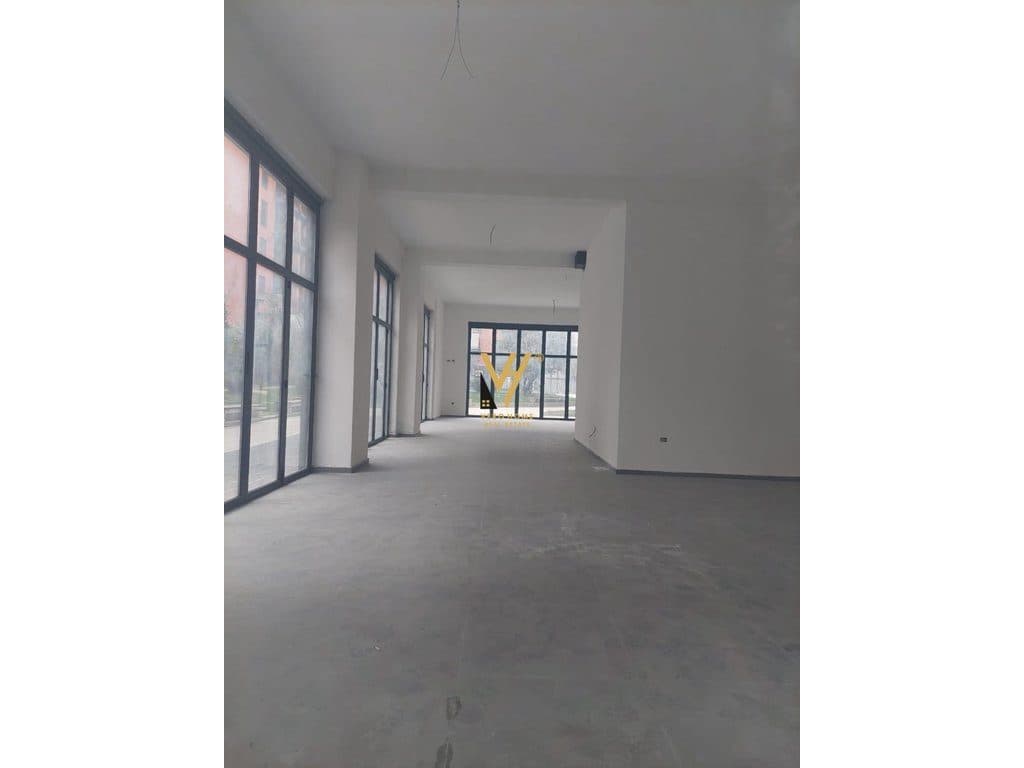 JEPET DYQAN 172 M2 ME QERA TE GREEN CITY, ASTIR 250.000 LEKE