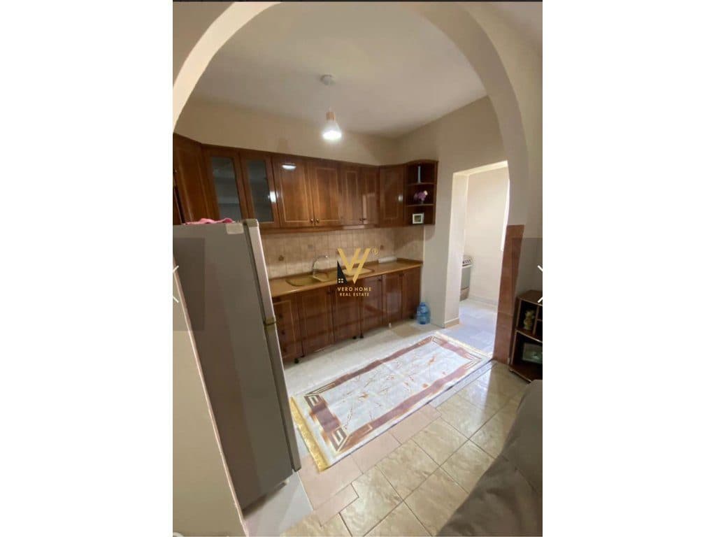 JEPET APARTAMENT 2+1 ME QERA, RRUGA “ALI VISHA” 65.000 LEKE 2