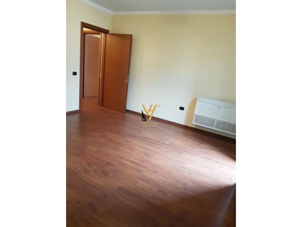 Jepet Vile tre kateshe me qera te Blloku i Vilave ne Selite 410 m2 4