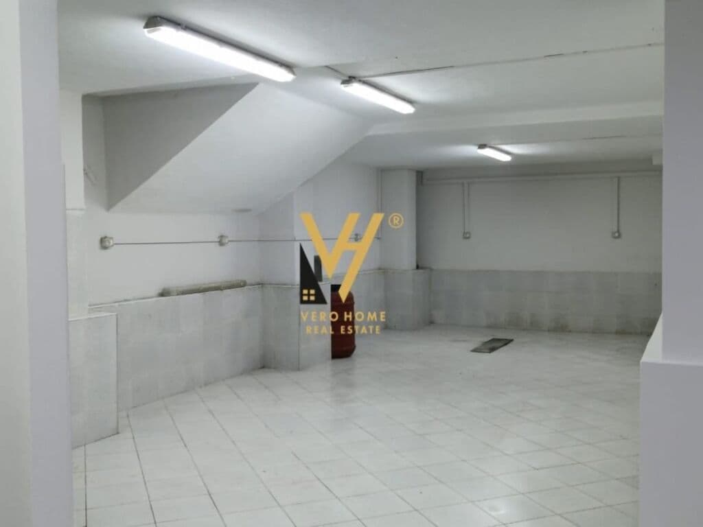Shitet Ambient Biznesi te Rruga Irfan Tomini 110 m2