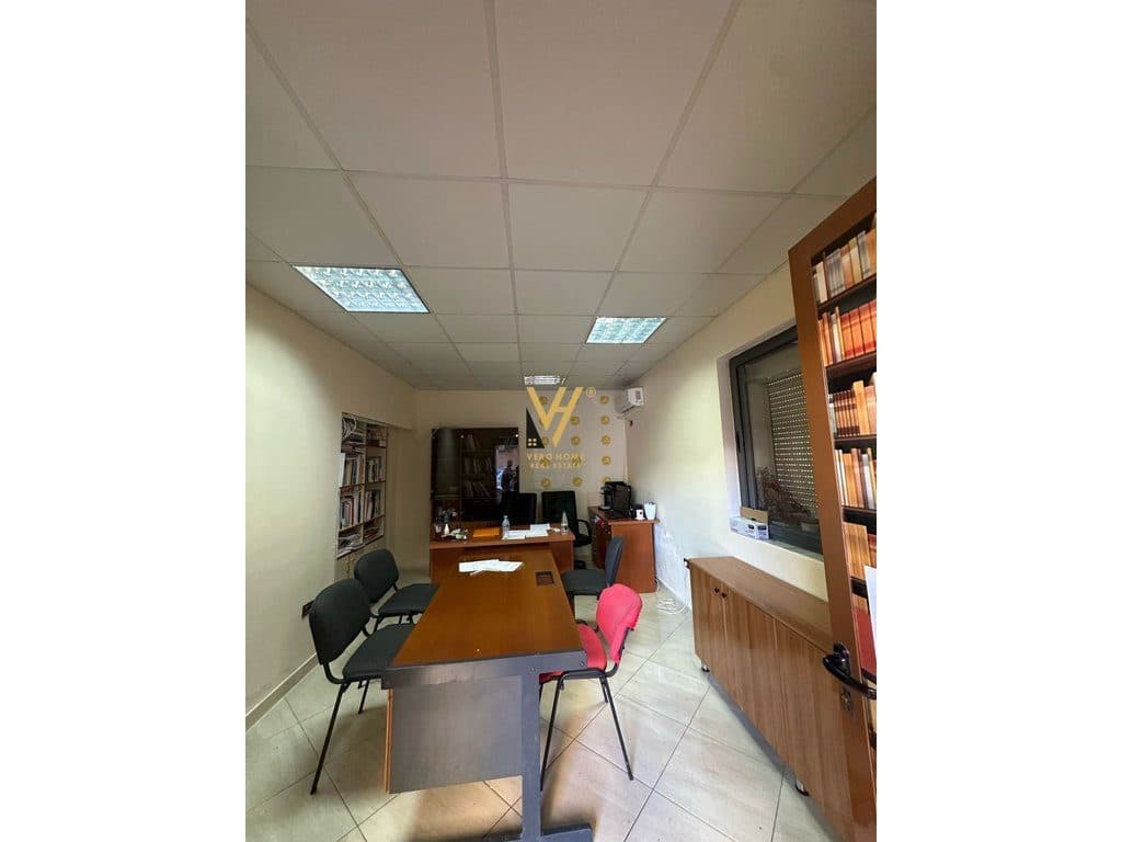 JEPET ZYRE 20 M2 ME QERA TE RRUGA FORTUZI 450 EURO 2