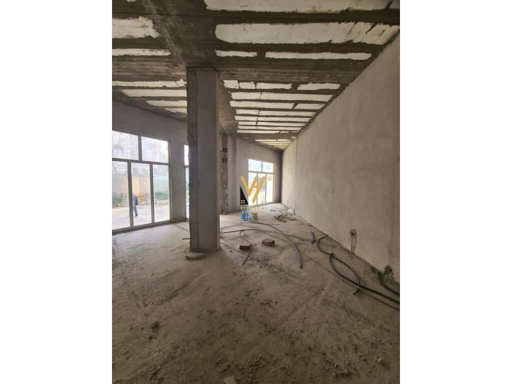 Shitet Ambient Biznesi te Liqeni i Thate 120 m2 2