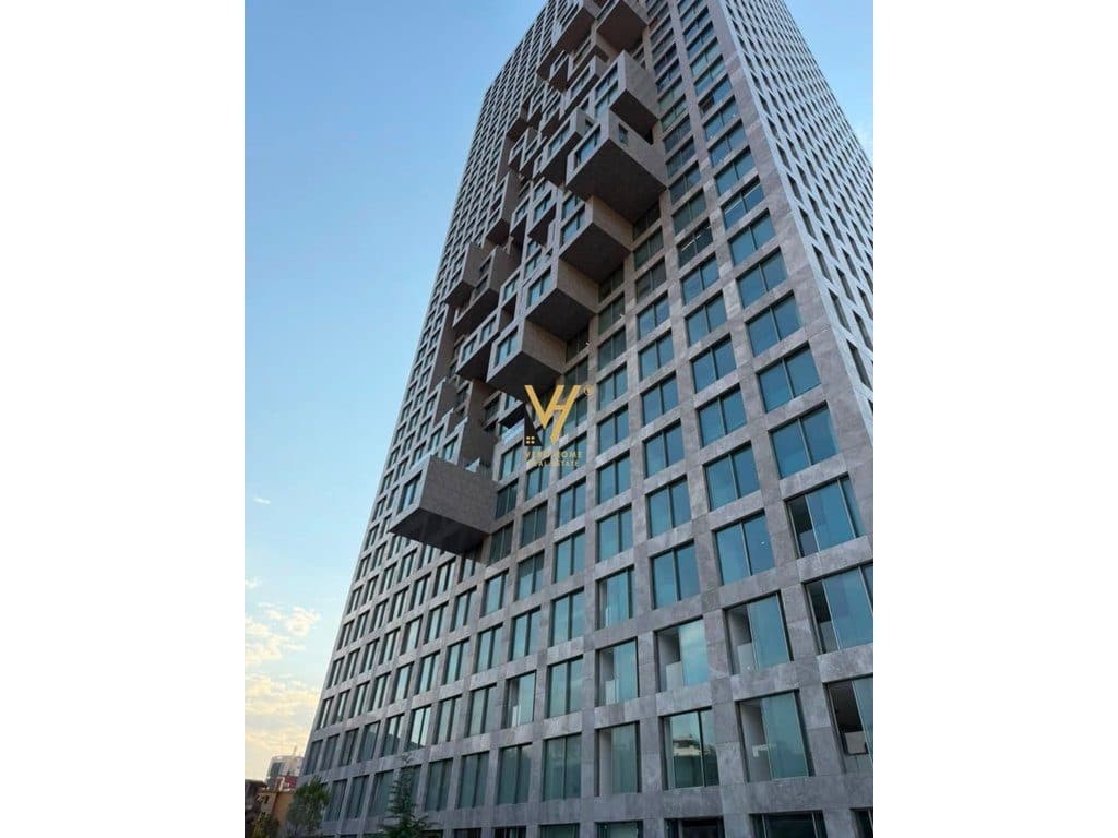 JEPET ZYRE 475 M2 ME QERA TE DOWNTOWN ONE 12.000 EURO