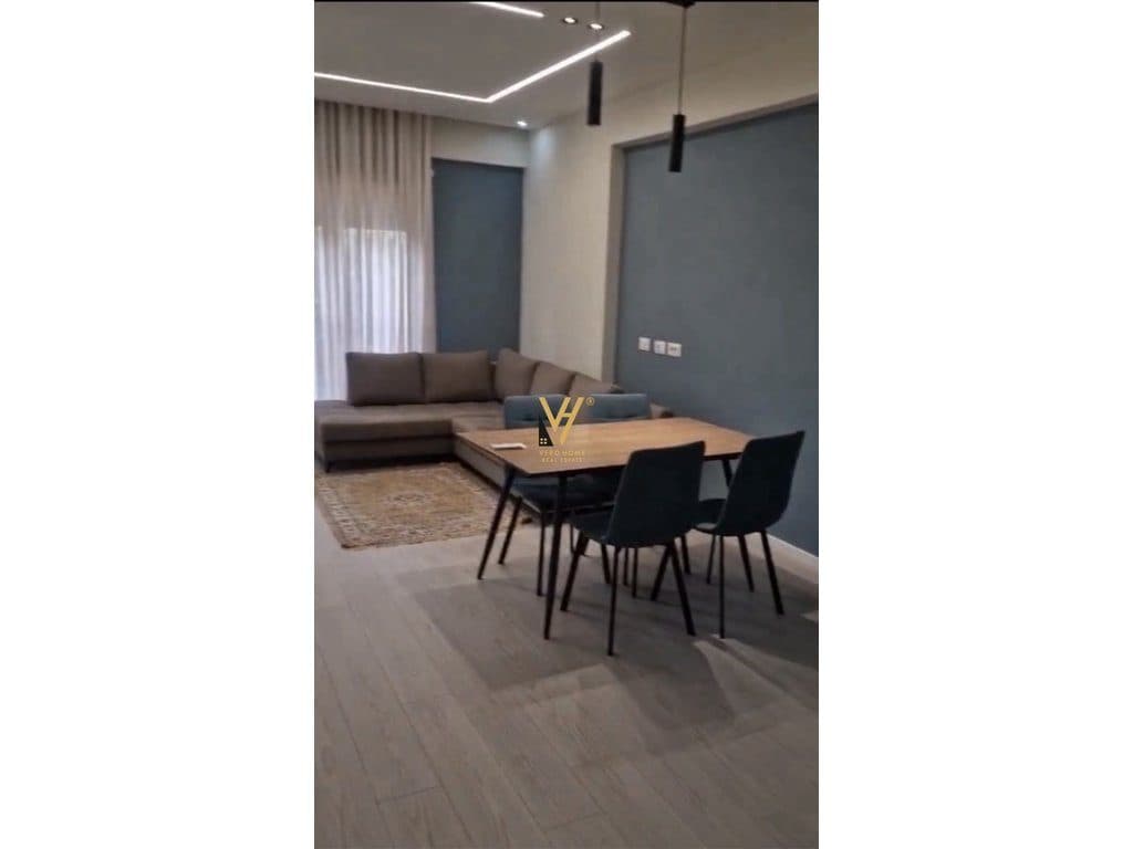 JEPET APARTAMENT 1+1 ME QERA TE STACIONI I TRENIT 65.000 LEKE