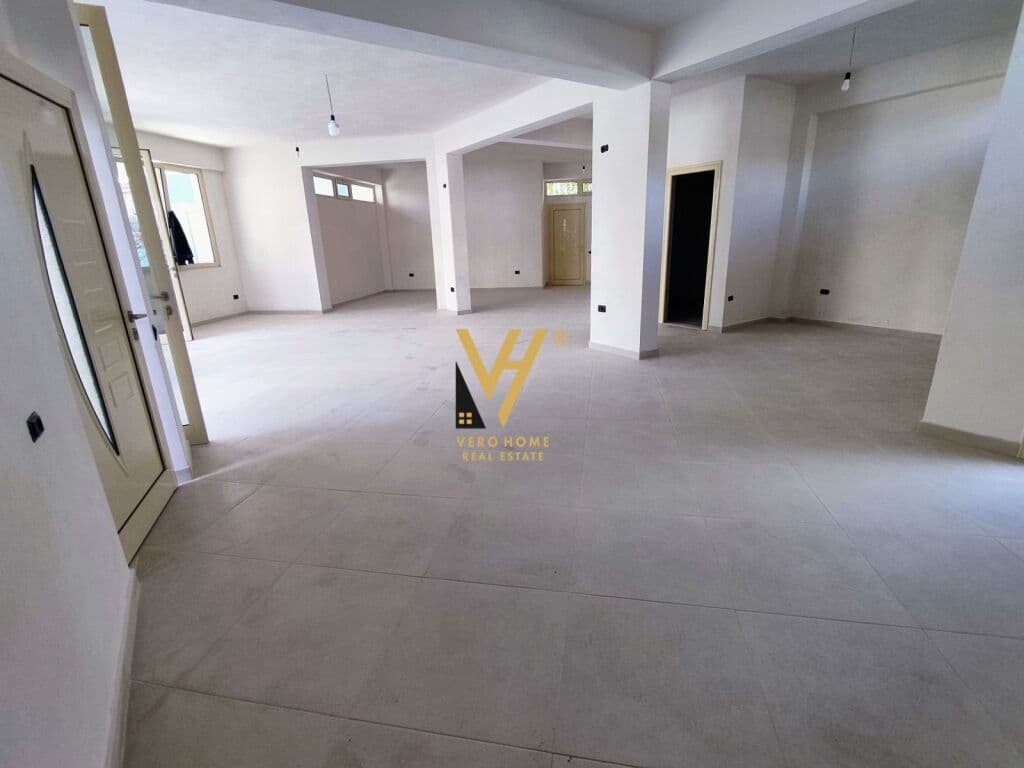 Jepet ambjent biznesi me qera pran Sanatoriumit 150 m2 2