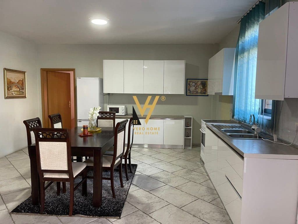 JEPET APARTAMENT 2+1 ME QERA TE RRUGA QEMAL STAFA 600 EURO 3