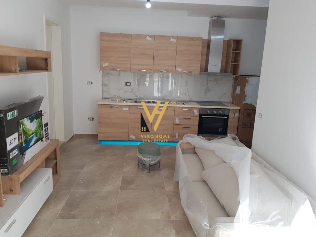 Jepet Apartament 2+1+ballkon me qera te Kompleksi Mangalem , Ali Demi 80 m2 2