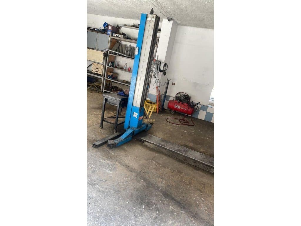 JEPET AUTOSERVIS 60 M2 ME QIRA TE RRUGA E DAJTIT 70.000 LEKE 1