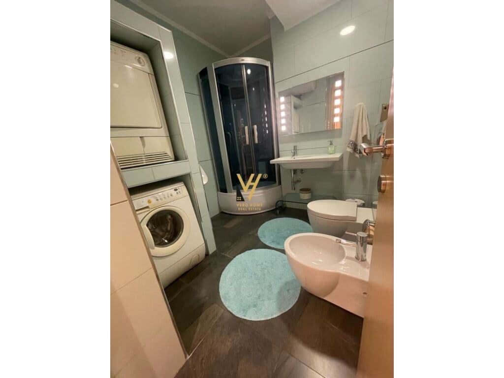 Shitet Apartament 3+1+2 te Ish Ekspozita Sot 212 m2 3