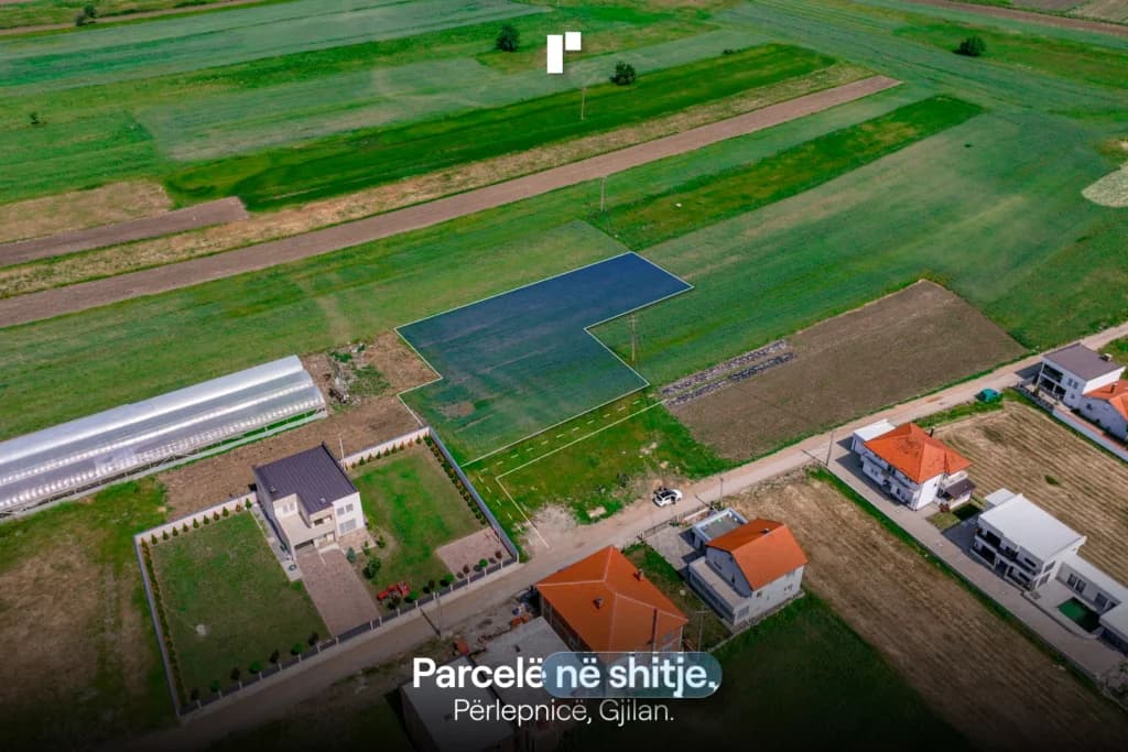 Parcelë në shitje!