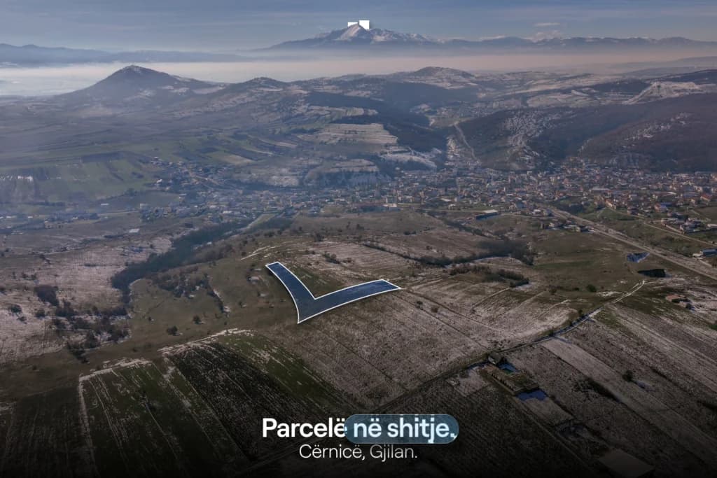 Parcelë në shitje!