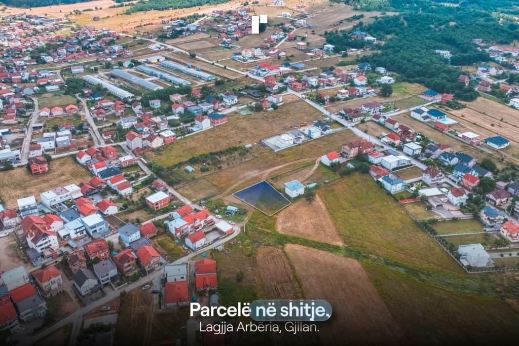 Parcelë në shitje!