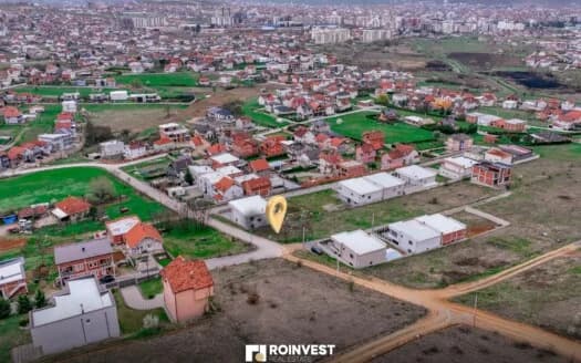Parcelë në shitje! 4