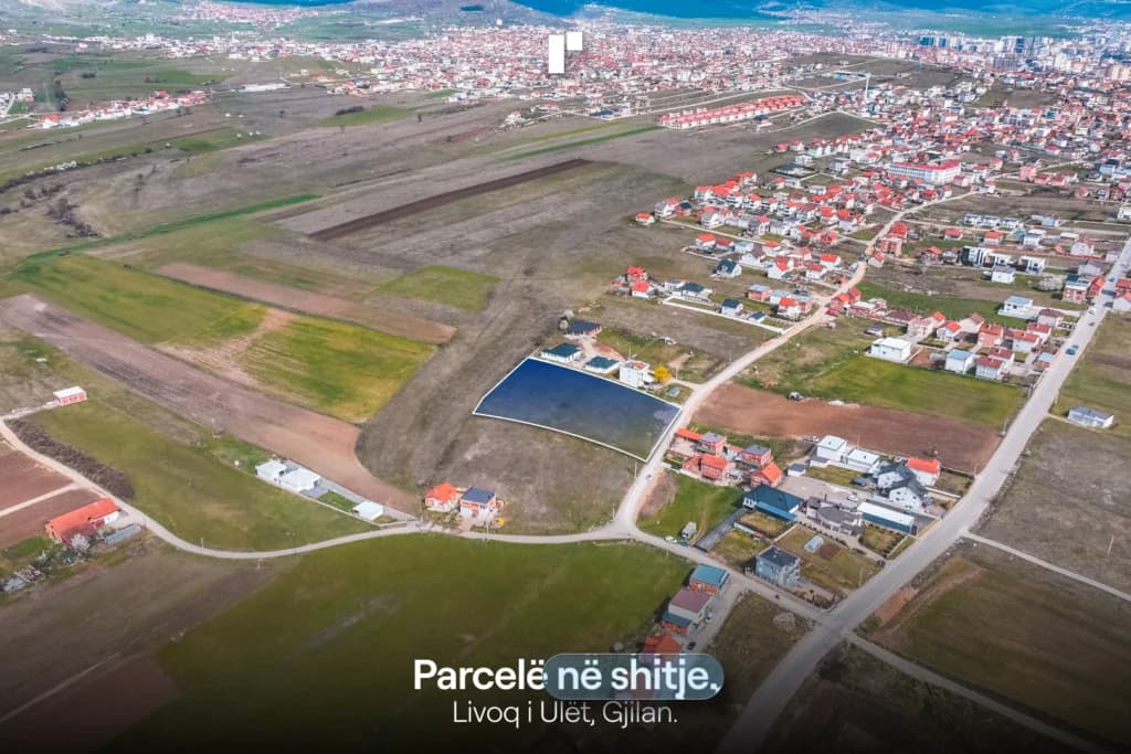 Parcelë në shitje!