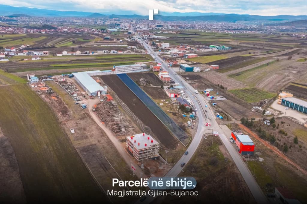 Parcelë në shitje!