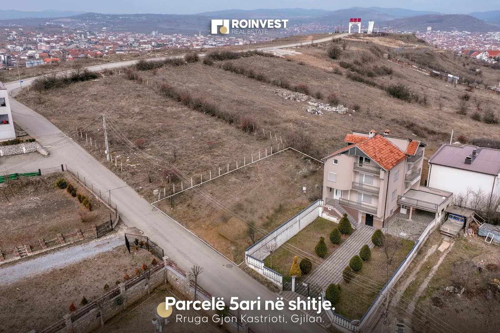 Parcelë në shitje!