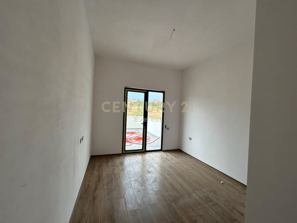 PASKUQAN, SHESIM APARTAMENT 1+1 ME VERANDE 3