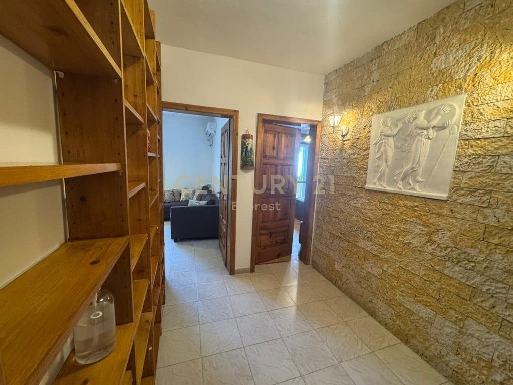 RRUGA FORTUZI, APARTAMENT 3+1 PER QIRA 3