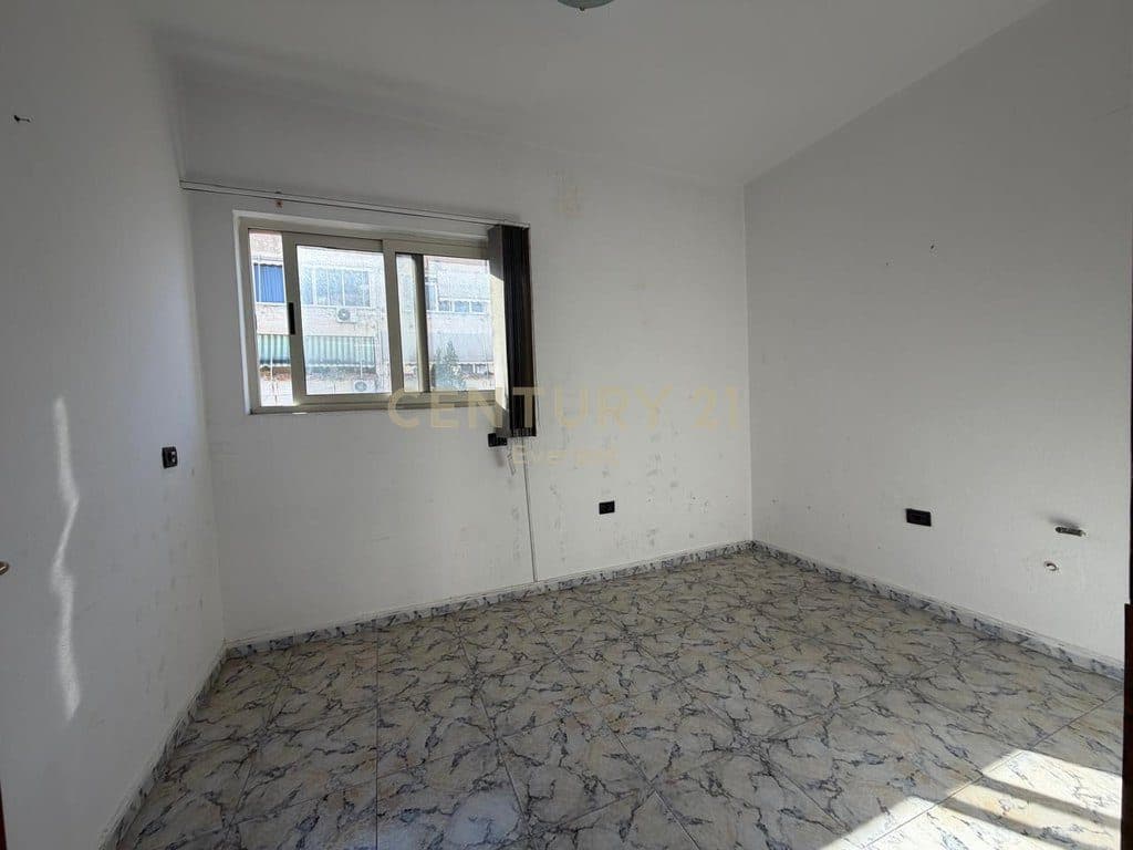 THIS IS BLLOKU, OFFICE FOR RENT (4+2 TOILETS + 2 BALCONIES) 4