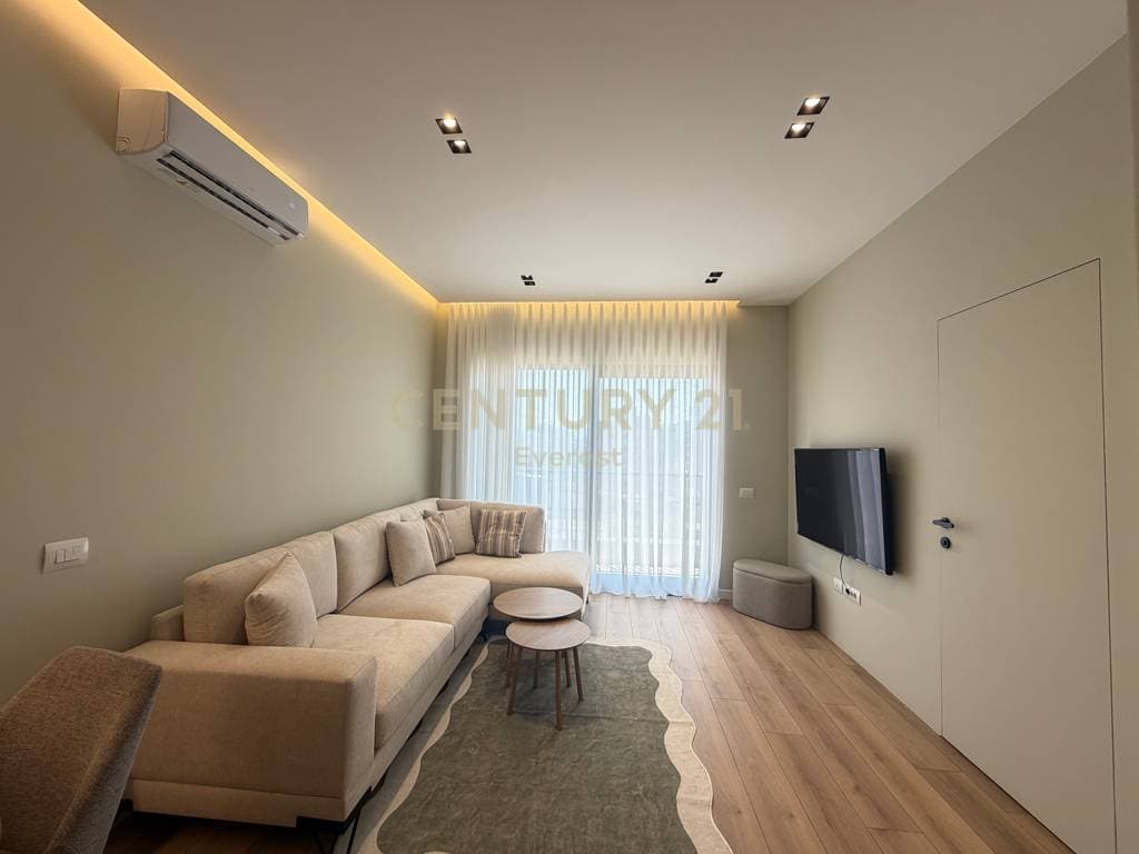 RRUGA E BARRIKADAVE, JAPIM APARTAMENT 1+1 PER QIRA! 3