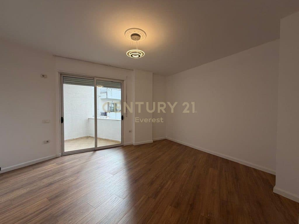 FRESKU, SHESIM APARTAMENT 2+1+2 4