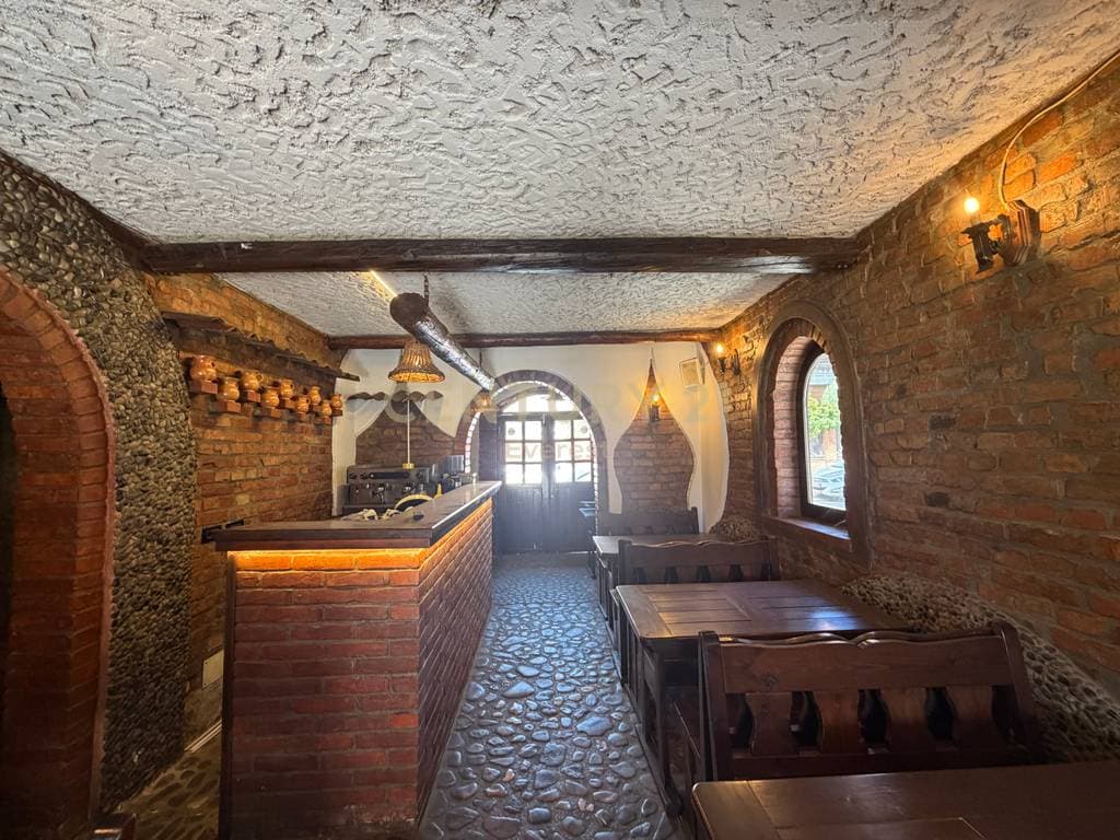 LAPRAKE, BAR-RESTAURANT NAME IN FUNCTIONAL CONDITION 2