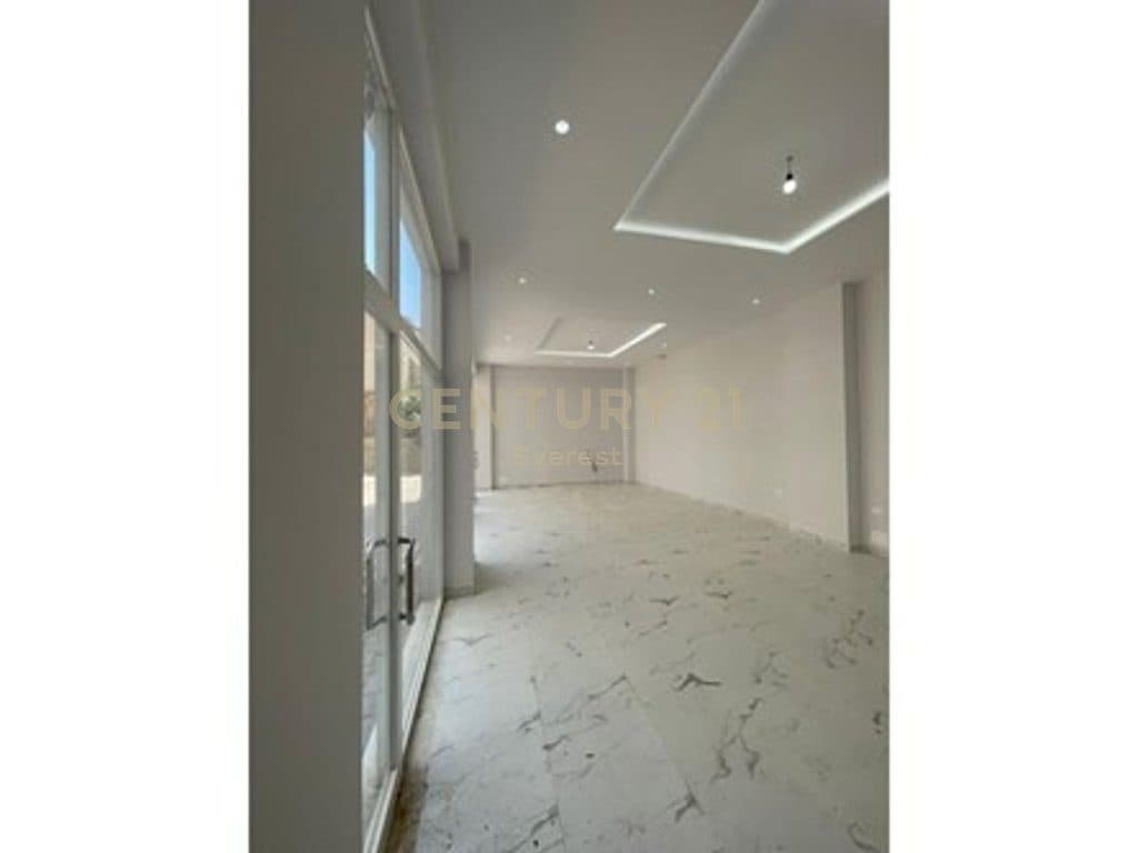 ISH FUSHA E AVIACIONIT, COMMERCIAL FOR SALE