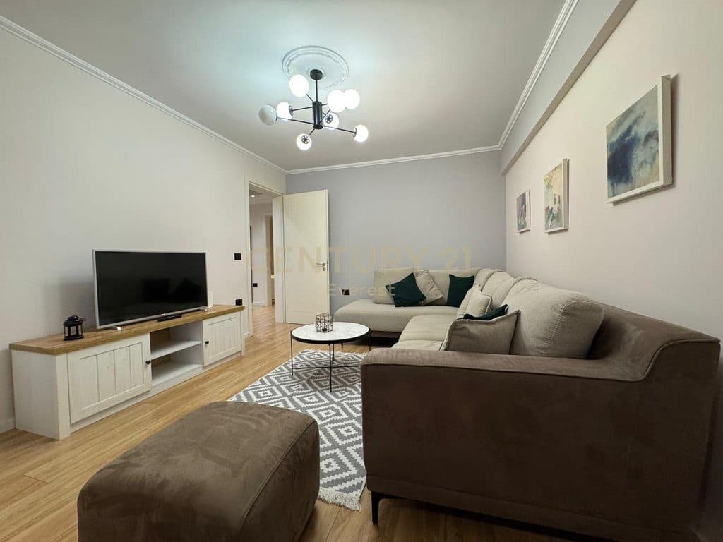 RRUGA E DURRESIT, APARTAMENT 2+1 ME QIRA!