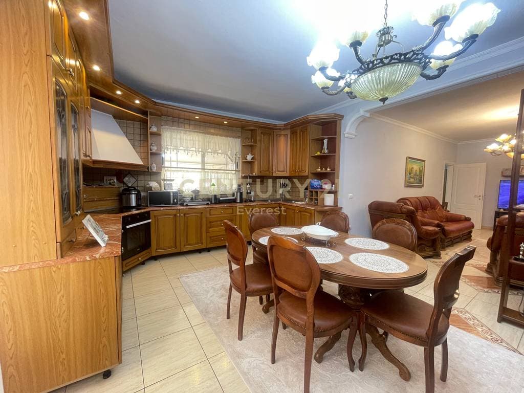 VASIL SHANTO, JAPIM ME QIRA APARTAMENT 3+1+2! 2